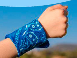 Un pañuelo azul para salir a la calle:el mensaje de las personas con TEA