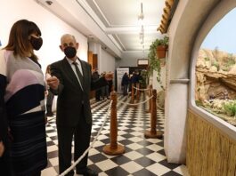 La Exposición de Belenes de la Diputación de Alicante rinde homenaje a los tradicionales riurau de La Marina