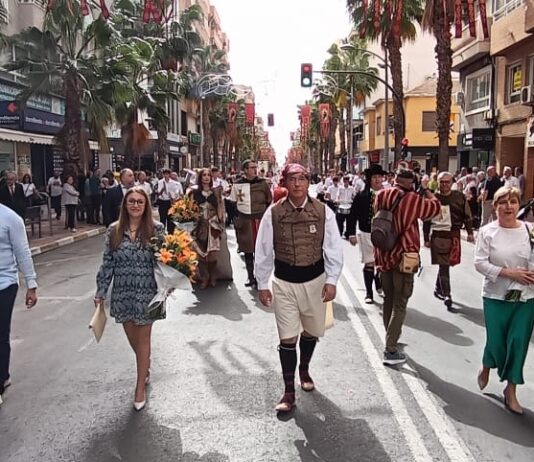 El PSOE exalta el “gran trabajo” de las comparsas de Moros y Cristianos y felicita a la junta de la Unión Ber-Largas por su estreno