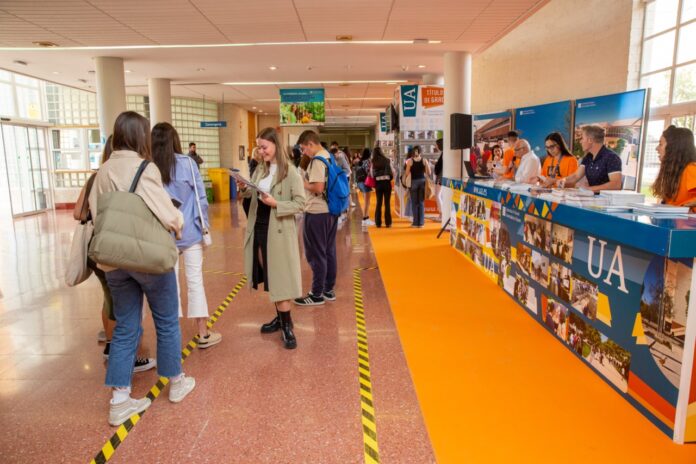 Conferencias-coloquio sobre títulos de Grado UA