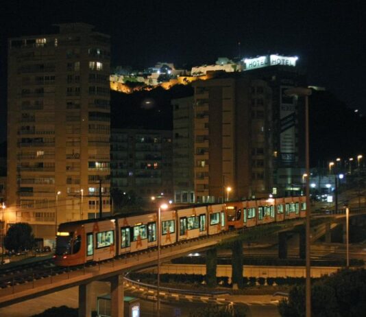 TRAM d’Alacant ofertará servicio especial nocturno hasta las 3 de la madrugada el viernes por Halloween