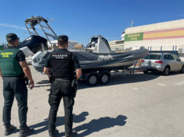 La Guardia Civil recupera una embarcación semirrígida sustraída en Francia y detiene a dos personas