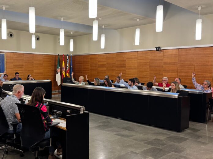 Imagen de la votacion de la prrorroga del contrato de residuos