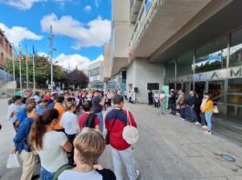 San Vicente comienza la conmemoración del Día de las Personas Cuidadoras con una concentración y la lectura de un manifiesto
