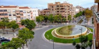 Asun París pregunta a Pachi Pascual por el futuro de la fuente Monumental de Juan XXIII