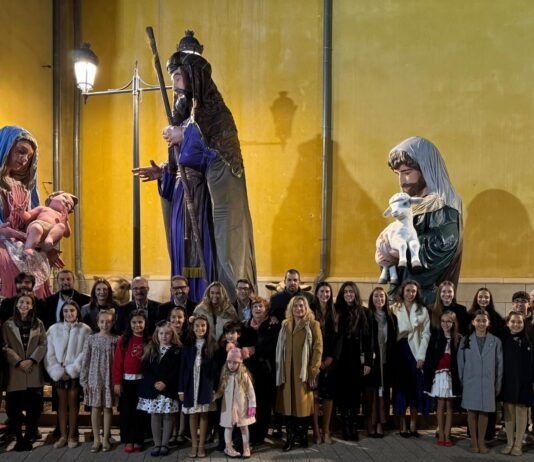 San Vicente inicia la Navidad con el encendido de la iluminación, la inauguración del Belén y la presentación de los Reyes Magos