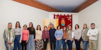 La Federació de Fogueres i Barraques de Sant Vicent presenta a los jurados que elegirán a las Belleas del Foc 2026 y sus Damas de Honor