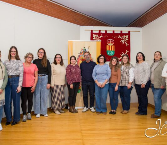 La Federació de Fogueres i Barraques de Sant Vicent presenta a los jurados que elegirán a las Belleas del Foc 2026 y sus Damas de Honor