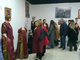 La Comparsa Cristians inaugura la exposición de trajes y fotografías con motivo de su 50º Aniversario
