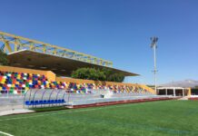El Ayuntamiento invertirá cerca 230.000 euros en la renovación del césped del Estadio municipal y las pistas de pádel del Polideportivo