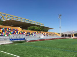 El Ayuntamiento invertirá cerca 230.000 euros en la renovación del césped del Estadio municipal y las pistas de pádel del Polideportivo
