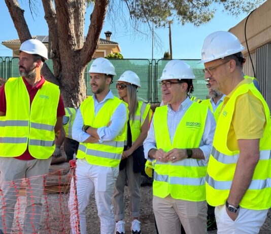 El Ayuntamiento certifica el avance de las obras del Centro del Agua, donde ya se ha iniciado la fase hormigonado de las cuatro nuevas piscinas
