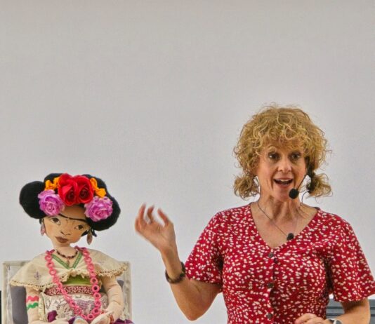 La Concejalía de Educación impulsa una actividad teatral para fomentar la reflexión sobre la igualdad de oportunidades entre hombres y mujeres