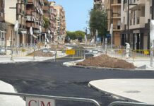 La reforma de la calle Villafranqueza garantiza la continuidad de las terrazas de los establecimientos hosteleros y amplía las zonas de sombra