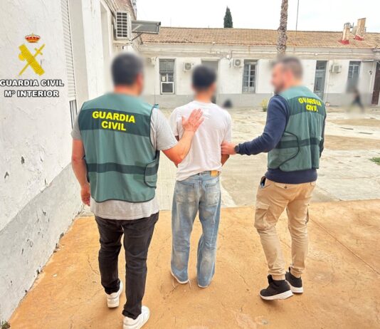 La Guardia Civil detiene a dos hombres por intentar robar en una vivienda y esclarece otros dos hurtos en vehículos