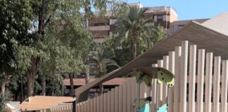 El PSOE denuncia el retraso de 7 meses para instalar sombraje en los parques infantiles