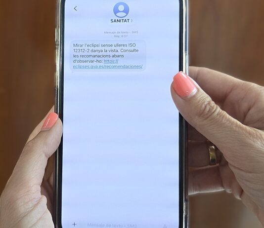 Sanidad envía un SMS a toda la población de la Comunitat Valenciana para observar el eclipse solar de manera segura