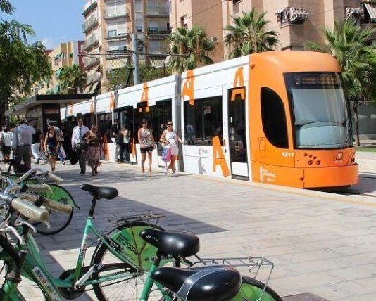 Esquerra Unida vuelve a reclamar el Tramnochador todo el año ante la elevada utilización de la línea con San Vicente