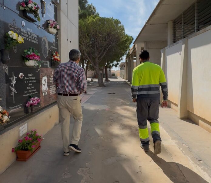 Visita al cementerio del concejal Antonio Díaz